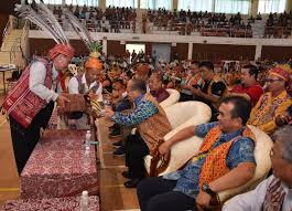 Malezya'nın kurulmasına yardımcı olan yeni bağımsız bir devletin yöneticisi olarak ningkan, eyalet içinden ve sarawak'ın komşusu endonezya'dan birçok zorlukla karşılaştı. Uggah To Young Dayaks Know Your Culture Sarawakvoice Com