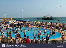Crowded Swimming Pool At Beach Brighton Great Britain England Uk Dahh20 Jpg 1300 957 England Uk Swimming Pools Great Britain