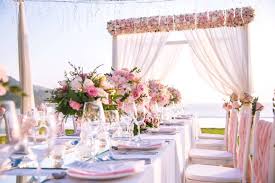 Bien sûr pour une décoration florale de qualité le mieux est de choisir des fleurs fraîches et naturelles. Reussir La Composition Florale De Votre Mariage Josabi Mariees