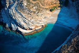 Στον τουριστικό οδηγο holidaybook θα βρείτε πληροφορίες για ξενοδοχεία, ενοικιαζόμενα δωμάτια, πρακτορεία ταξιδιών, ενοικιάσεις αυτοκινήτων και μοτοσικλετών, σκάφη αναψυχής, φαγητό, έξοδο και διασκέδαση και οτιδήποτε. Petousis An Old Jewel In Folegandros Travel Zone Greece