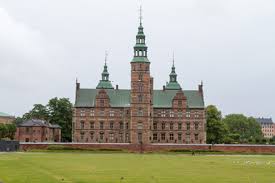 Rosenborg is located in the center of copenhagen. Schloss Rosenborg Kopenhagen Mycitytrip Com