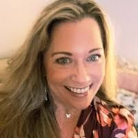 Kate Lenehan's Instagram, Twitter & Facebook