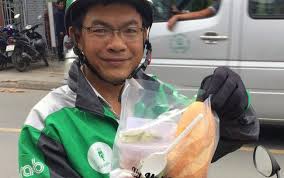 Cuộc chiến khốc liệt trên thị trường giao đồ ăn: GrabFood có công nghệ và  đội shipper hùng hổ từ GrabBike; Now lead thị trường với 20.000 đối tác nhà  hàng