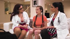 Two busty MILFs fooling around with a teen starlet - SexVid.xxx