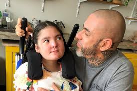 Последние твиты от henrique fogaça (@fogaca_henrique). Fogaca Se Emociona Com Sua Filha Fogaca Se Emociona Ao Ver Filha Que Sofre Com Doenca Rara Andar Claudia