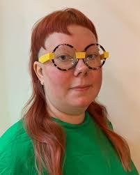 These bangs are sharp! 💚💛 #minneapolishairstylist #mullet #mpls #mplshair  #mplsmullet #twincitieshairstylist #microbangsarecool @behindthechair_com  #btconeshot2024_shagmullet #byconeshot2024_fringe @oneshothairawards