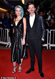 Find top songs and albums by fabio rovazzi including volare (feat. Fabio Rovazzi Con La Nuova Fidanzata Sul Red Carpet Di Venezia Foto Gossip It