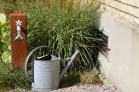 Wasserentnahmestelle Aus Rohem Stahl Garten Garden Natur Flowers Blumen Gartenliebe Gartengestaltung Jar Wasser Im Garten Garden Types Garten Design