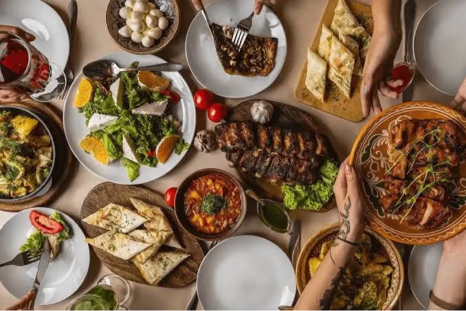 Ramazan Sofraları Bütçeleri Zorluyor: İftar Menüsü Zamları Cebimizi Yakıyor!