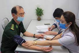 Tối 6/5, sở y tế nghệ an cho biết, trên địa bàn tỉnh bệnh nhân là anh n.p.q, 47 tuổi, xã quỳnh lập, thị xã hoàng mai, tỉnh nghệ an. Can Bá»™ Chiáº¿n Sá»¹ BÄ'bp Nghá»‡ An Tiem Vaccine Ngá»«a Covid 19