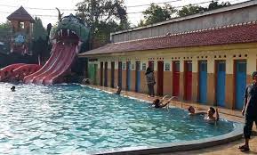 Di luar area wisata pemandian ada fasilitas lain yang bisa digunakan, di antaranya yaitu adanya penginapan. Harga Tiket Masuk Pemandian Air Panas Sangkanhurip Kuningan Lokasi Alamat Penginapan Di Sekitar Wisata Buka Jam Jejakpiknik Com