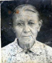 Daniel Viola nos envía las siguientes fotos de su familia: "Yo soy hijo de  una cuarta hija (que no aparece en la foto, ya que esa es la del  pasaporte),que nació aquí