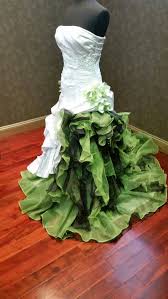 Maybe you would like to learn more about one of these? Atemberaubende Weisse Und Grune Hochzeit Kleid Irische Etsy