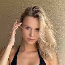 Blair Cox's Instagram, Twitter & Facebook