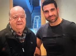 Αυτοί είναι οι χαμπέοι και οι τριαντάφυλλοι κι αυτό είναι το σοϊ σου! Otan Exasa Th Gynaika Moy Gia Deka Mhnes Koimomoyn Se 3enodoxeio Koyrdisto Portokali