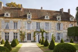 This 1608 Hotel Particulier Was Reinvented As A Family Home For Entrepreneur Chris Burch Architectural Digest In 2020 French Country House Senlis French Cottage