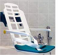 Invacare badewannen einstiegshilfe h 160. Schwenklift Sicher In Die Badewanne Ein Und Aussteigen