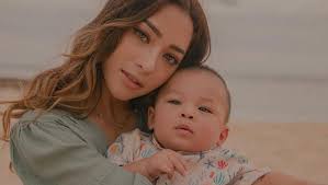 Disewa Nikita Willy untuk Baby Issa, Kapan Anak Butuh Feeding Specialist?