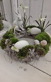 Weisser Schabiger Schicker Kranz Des Schonen Ostern Tischkranzes Wenig Swedenhaus Ostern Dekor K Spring Easter Decor Easter Flower Arrangements Easter Flowers
