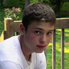 Sidney Crosby and Evgeni Malkin just met with Alex Ovechkin outside the  locker room and gave him a Rolex watch for becoming the greatest goal  scorer in the NHL. 🫶 #ALLCAPS #CapsPens #