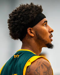 A career-high 18 points for Aaron Deloney to close out non-conference play  with a W! #VCats 7️⃣8️⃣ Colgate 6️⃣8️⃣ 📰 https://go.uvm.edu/5rywl 📽  https://go.uvm.edu/fsbvz 📈 https://go.uvm.edu/s5p60 #ThisIsVermont