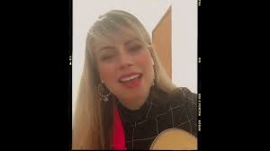 Leslie Cunha's Instagram, Twitter & Facebook