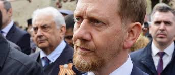 Im Beisein von Putins Botschafter: Kretschmer kritisiert Russland bei  Weltkriegsgedenken in Torgau