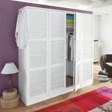 Porte Persienne Une Decoration Pratique Pour Votre Interieur Porte Persienne Mobilier De Salon Persiennes Interieures