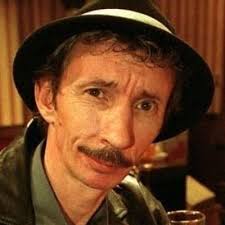 The Moon Over the Alley (1976)