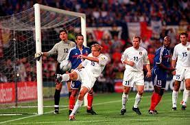 France 2 Italy 1 In 2000 In Rotterdam Massimo Ambrosini Clears For Italy In The Euro 2000 Final Football Players European Championships Soccer