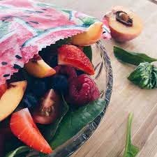I M Weird I Put Fruit In My Salad Apparently I M Weird I Just Love To Spice Up A Plain Jane Salad With So In 2020 Fruits And Veggies Fruit