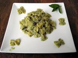 Perchè non avevo i bicchierini che cercavo ovunque anche per realizzare dessert al bicchiere. Ricetta Farfalle Al Caviale Con Crema Di Zucchine E Menta Ideericette