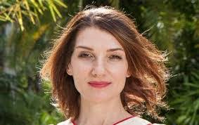 Lisa Grainger's Instagram, Twitter & Facebook