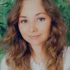 Lindsay Harless's Instagram, Twitter & Facebook