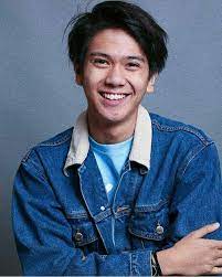 Melalui caption yang ditulis dalam unggahannya tersebut. Pesona Iqbaal Ramadhan
