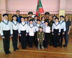 название команды и девиз на конкурс песни и строя Sredi Yunarmejcev Iz Vtoryh Sedmyh Klassov V Licee 9 Proshel Smotr Stroya I Pesni Po Forme Shkolnikov Legko Opredelit Est Sredi N V 2020 G Shkolniki Pesni Lico