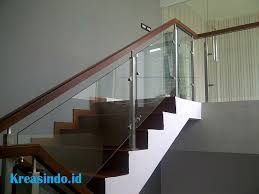 Harga kaca 2020 relatif stabil karena ikut tergerak dengan stabilnya permintaan properti. Daftar Harga Railing Balkon Stainless Minimalis Railing Kaca Railing Klasik Railing Akrilik Dan Handrail Tangga Update Juli 2021