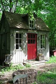 le cabanon de jardin en 46 photos choisir son style prefere archzine fr cabanon de jardin cabanon petite cabane de jardin