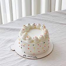This cake can be baked ahead and frozen, then thawed before the party and decorated, leaving you with plenty of time for other preparations. ãƒ„ á´„Ê€á´€á´ ÉªÉ´É¢ S Pretty Birthday Cakes Cute Birthday Cakes Simple Birthday Cake