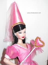 Alors, le chapeau de fée peut être bleu, rose, vert ou autres selon la couleur du costume mais il est forcément pointu. Chapeau Et Baguette De Fee Pour Poupee Barbie