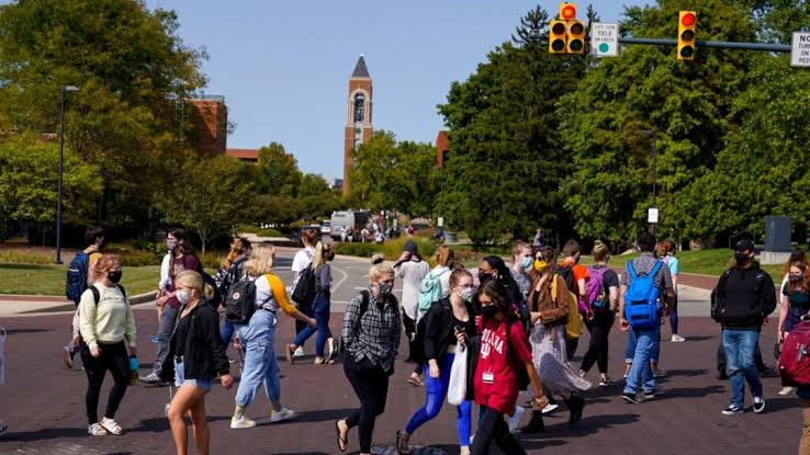 US Colleges Struggle to Balance COVID-19 With Classes