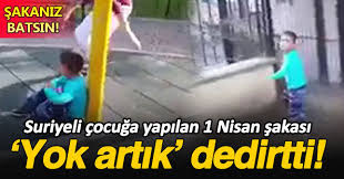 Karton kutu ve su dolu balon şakası. Evde Yapilabilecek 1 Nisan Sakalari Babaya 1 Nisan Sakalari Annelere 1 Nisan Sakalari