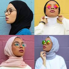 Kacamata sesuai bentuk wajah wanita, kacamata untuk wajah bulat gemuk, contoh frame kacamata untuk wajah bulat, model kacamata untuk wajah frame kacamata untuk wajah bulat berhijab amtframe org sumber : 3 Tips Pintar Padukan Hijab Dengan Kacamata Womantalk