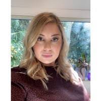 Simone Thomson's Instagram, Twitter & Facebook