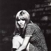 Merci de ses photos inédites ) in love with uri geller new york a very long time ago with john cale amanda lear & julie driscoll 1969 picture by david bailey. Amanda Lear Musik Videos Statistiken Und Fotos Last Fm