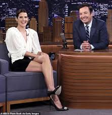 Cd1.64 a man and a woman are ordering a meal in a restaurant. Cobie Smulders Reveals Tom Cruise Sends Her A White Chocolate Coconut Cake Every Christmas Daily Mail Online
