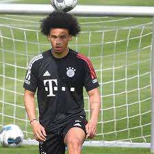 With these statistics he ranks number 51 in the bundesliga. Bayern Schalke 04 Leroy Sane Titulaire