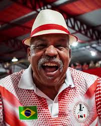 Mais um ensaio incrível nesta temporada! 🇦🇹 Bateria, carro de som, casais  e passistas superafiados. Mas o show à parte é a nossa comunidade, com um  canto potente e muita garra para