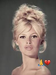 Ci lascia a 91 anni Brigitte Bardot donna iconica e dirompente e divisiva.  Diceva: sono stata molto felice, molto ricca molto bella ma anche molto  famosa e molto infelice … in questa