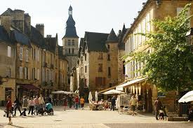 Salat La Caneda Dordogne River Valley France Travel Guide France Travel Guide France Travel Europe Travel Places